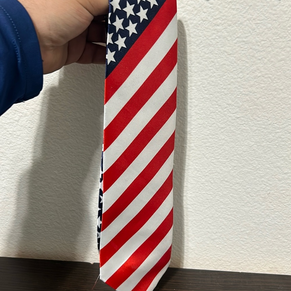 American flag tie. Very festive. Soft silk material. Great for the holidays
